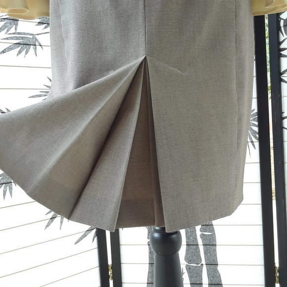 NY & Co Light Gray Double Box Pleat Pencil Skirt - Picture 9 of 14